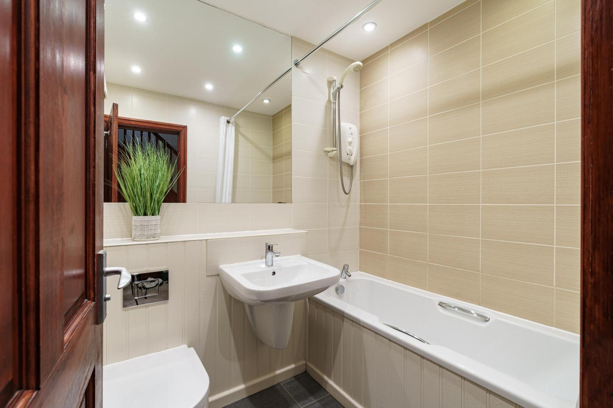 2 Bedroom Lake District Cottage At Windermere Marina Village ボウネス＝オン＝ウィンダミア エクステリア 写真